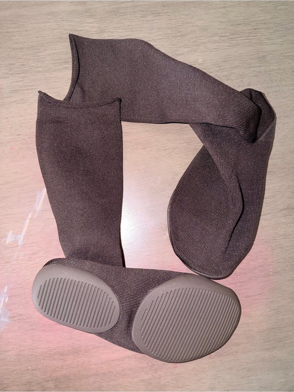 Men's YZY pods size 1